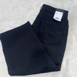 Size 8 Lee‎ Women's Relaxed Fit Capri Jean, Black